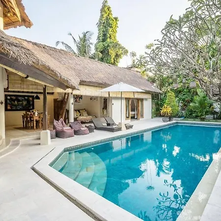 Tropical 3Br Villa In The Heart Of Seminyak