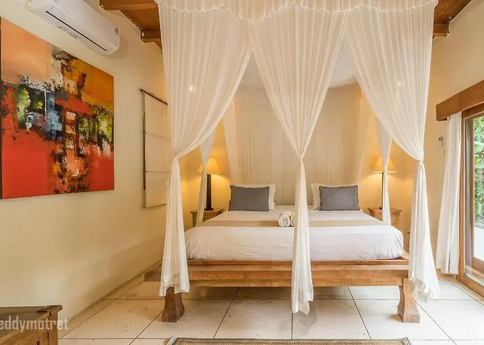 Tropical 3br In The Heart Of Seminyak