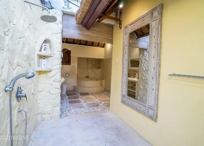 Tropical 3br In The Heart Of Villa