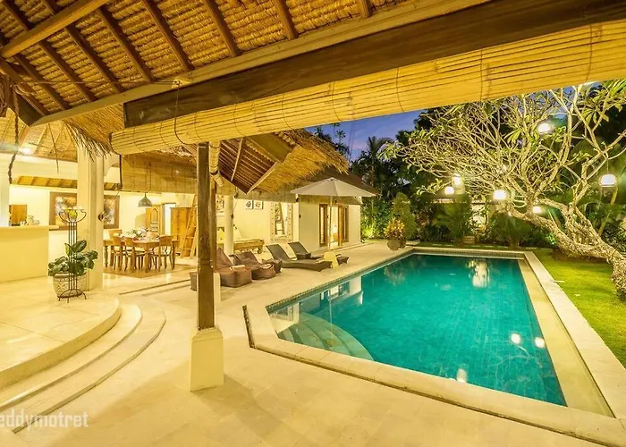 Tropical 3br In The Heart Of Villa Seminyak