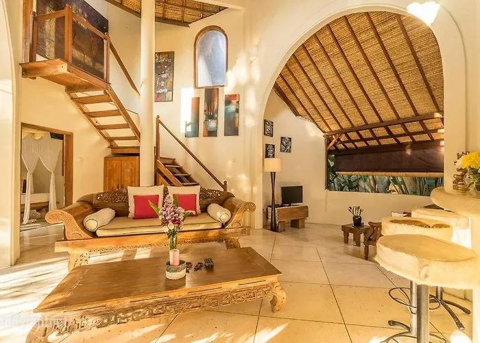 Tropical 3br In The Heart Of Seminyak