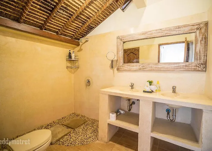 Tropical 3br In The Heart Of Villa Seminyak